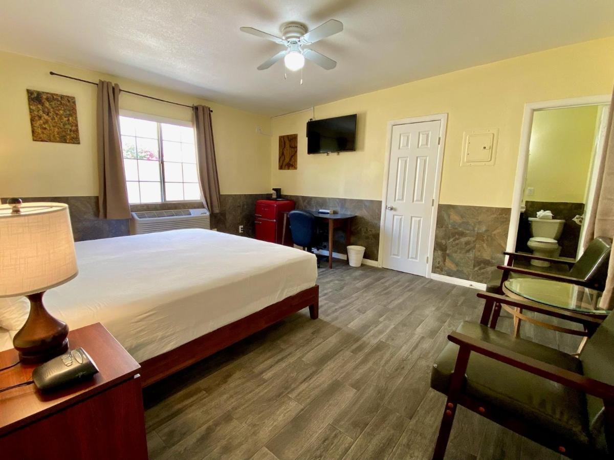 Europa Inn & Suites Desert Hot Springs Luaran gambar
